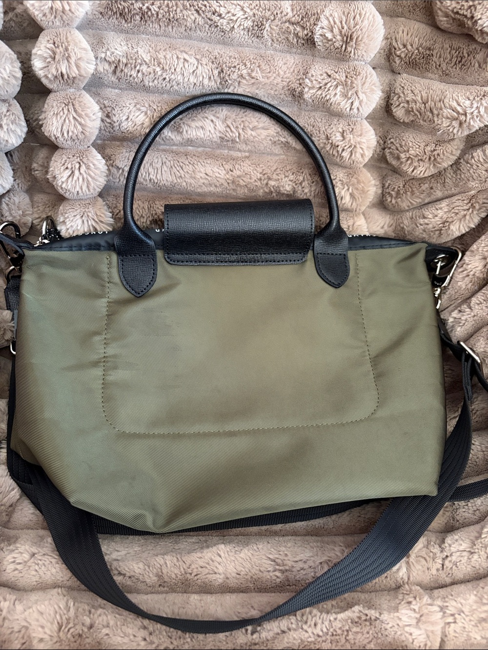 Longchamp Olive Nylon Crossbody with Black Trim - Picture 4 of 10
